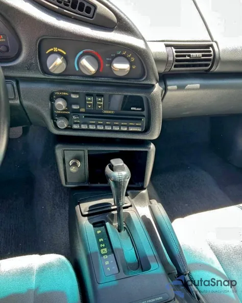 1993 Chevrolet Camaro Z28 z USA, uszkodzony, nr VIN 2G1FP22P3P2106343